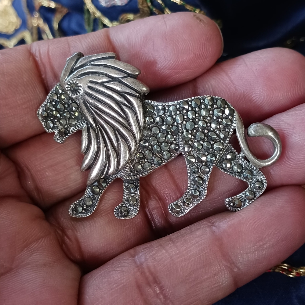 .925 Sterling Silver Lion Brooche